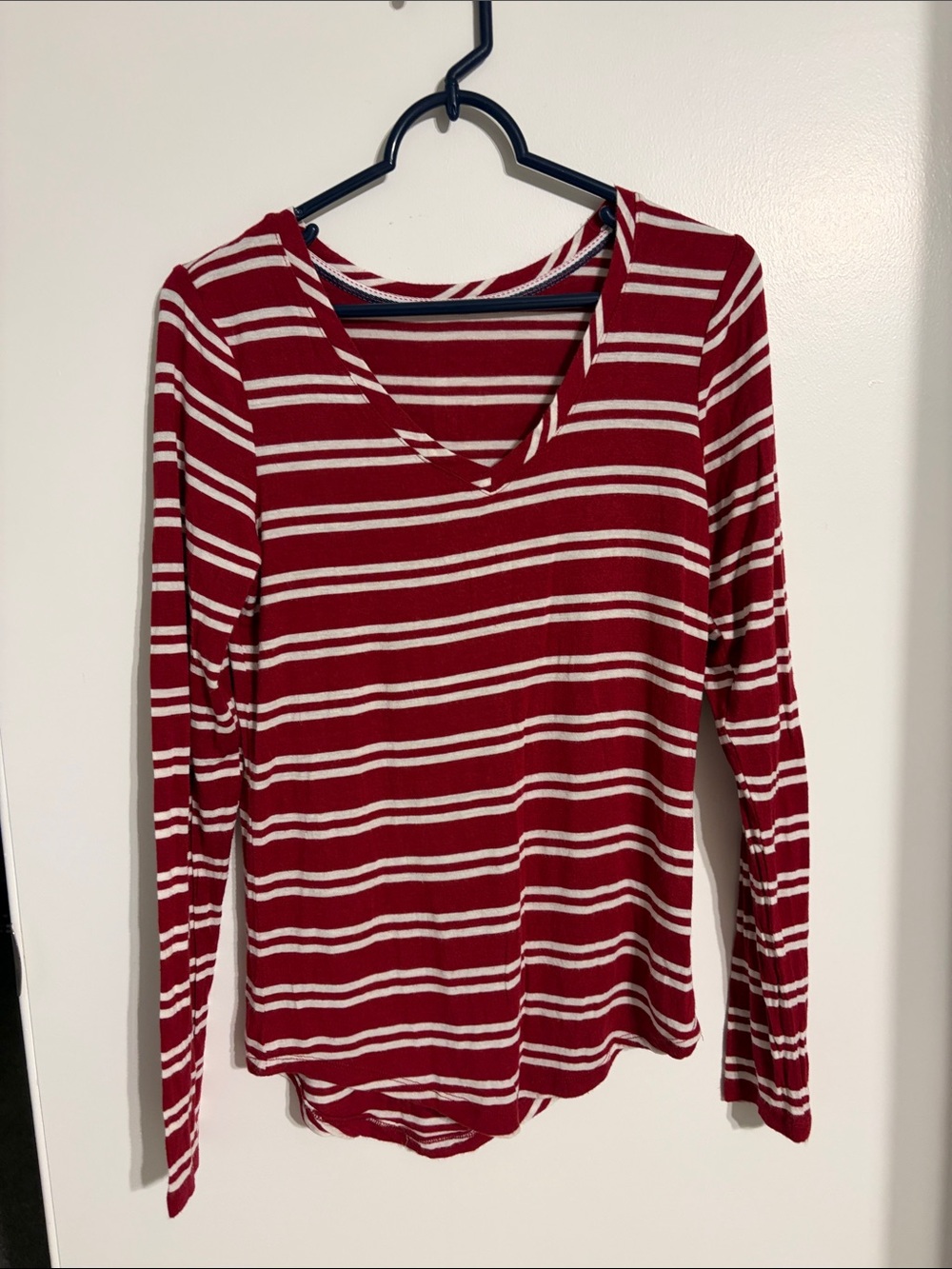 Source Unknown Red and White Striped V-Neck Long Sleeve Top